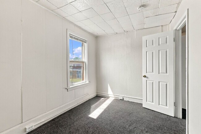 Building Photo - 849-851 Manor St