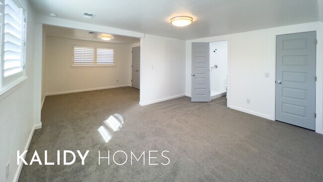 Building Photo - 4605 Sunset Terrace