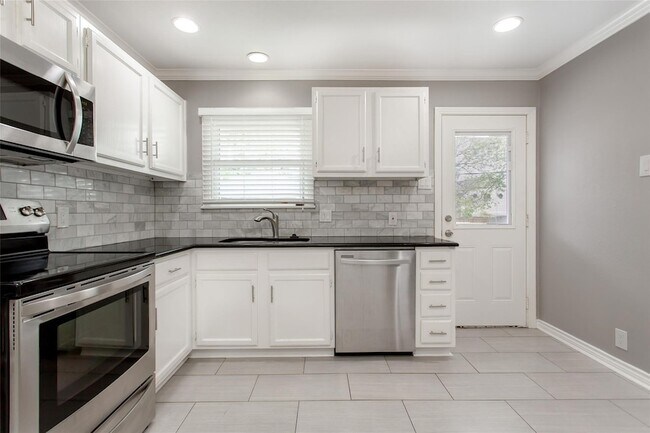 Building Photo - 570 Bondstone Dr