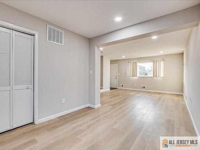 Building Photo - 11 Hyde Ave