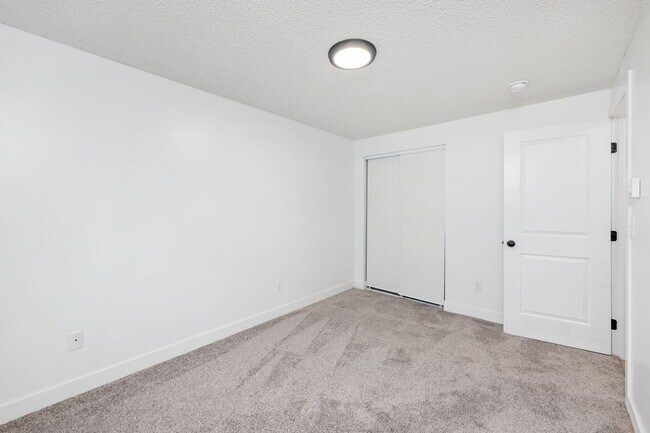 Building Photo - 1515 N Bowdish Rd