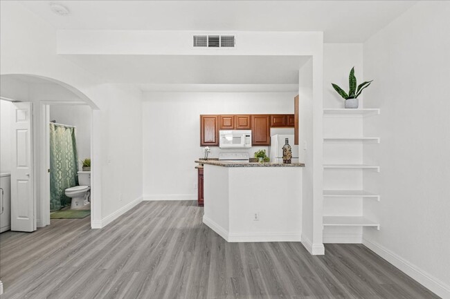 Building Photo - Stunning and Freshly Remodeled 1 Bedroom C...