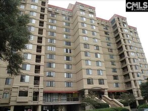 Building Photo - 1600 Park Cir