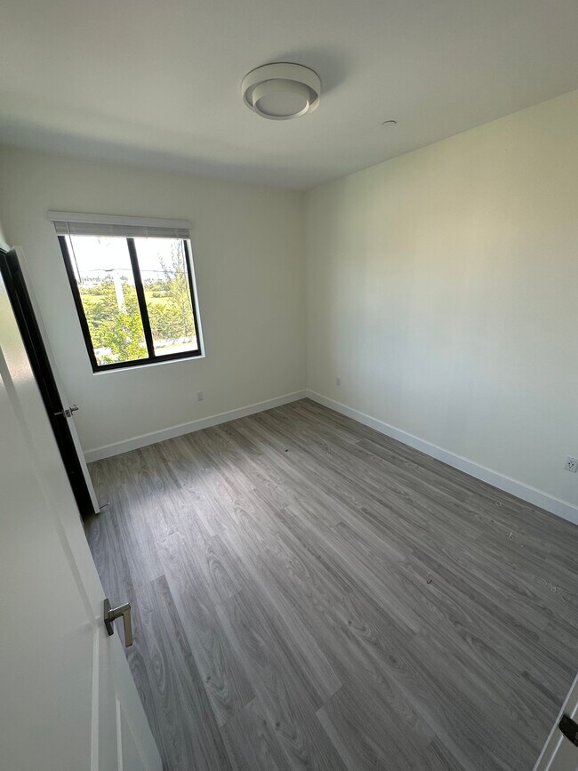 Building Photo - 9970 NW 129th Ter