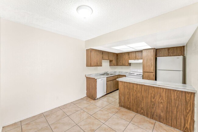 Building Photo - 5309 W Cheyenne Ave