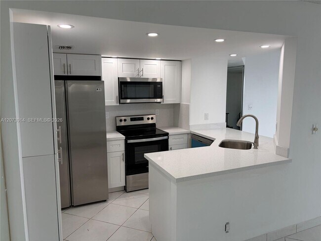 Building Photo - 4010 Galt Ocean Dr