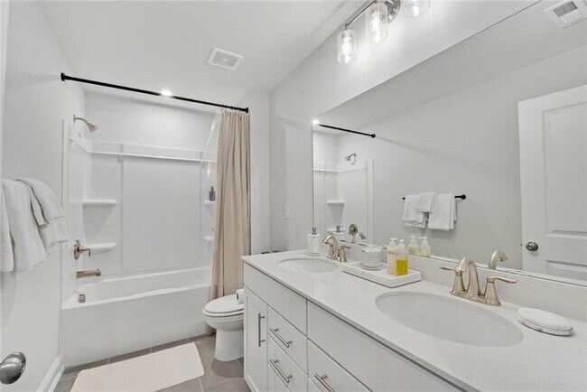 Building Photo - 400 Renwood Trl