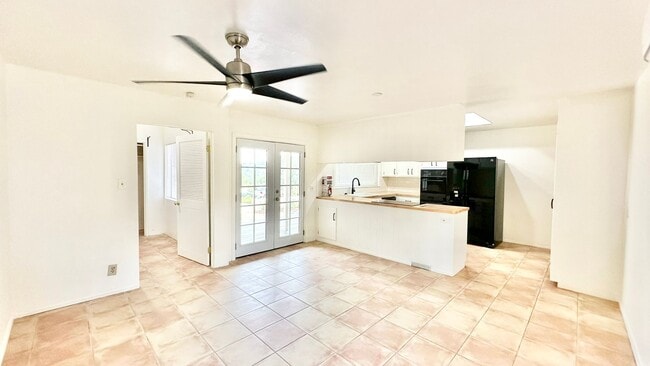 Building Photo - Lovely & Freshly Updated, Remodeled, Paint...