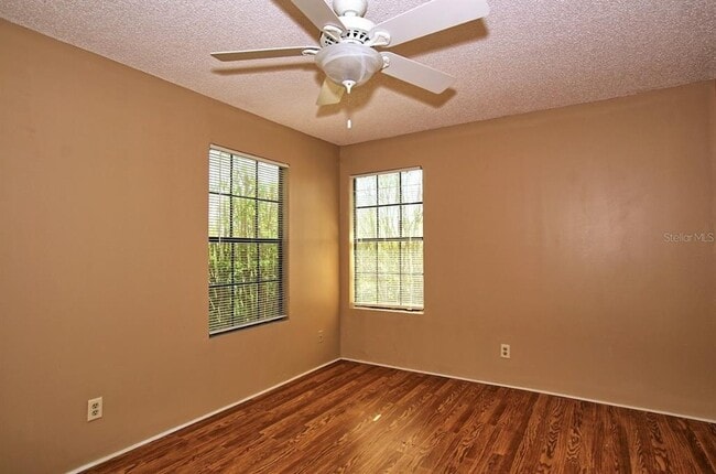 Building Photo - 355 Lakepointe Dr