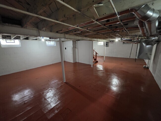 Building Photo - 9086 Plainview Ave