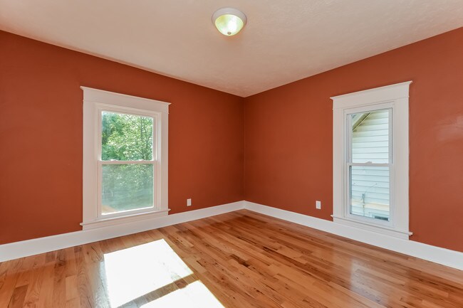 Building Photo - 227 Valley Ave NW