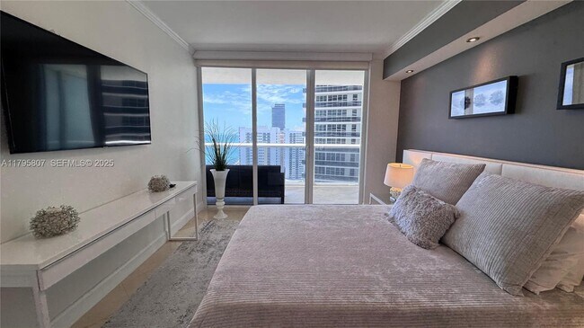 Building Photo - 1830 S Ocean Dr