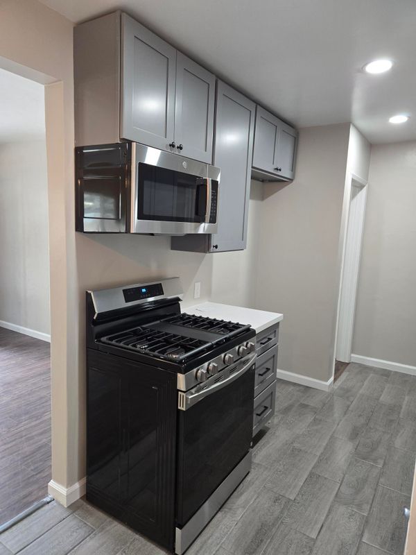 Building Photo - 442 E Arrow, 1/2