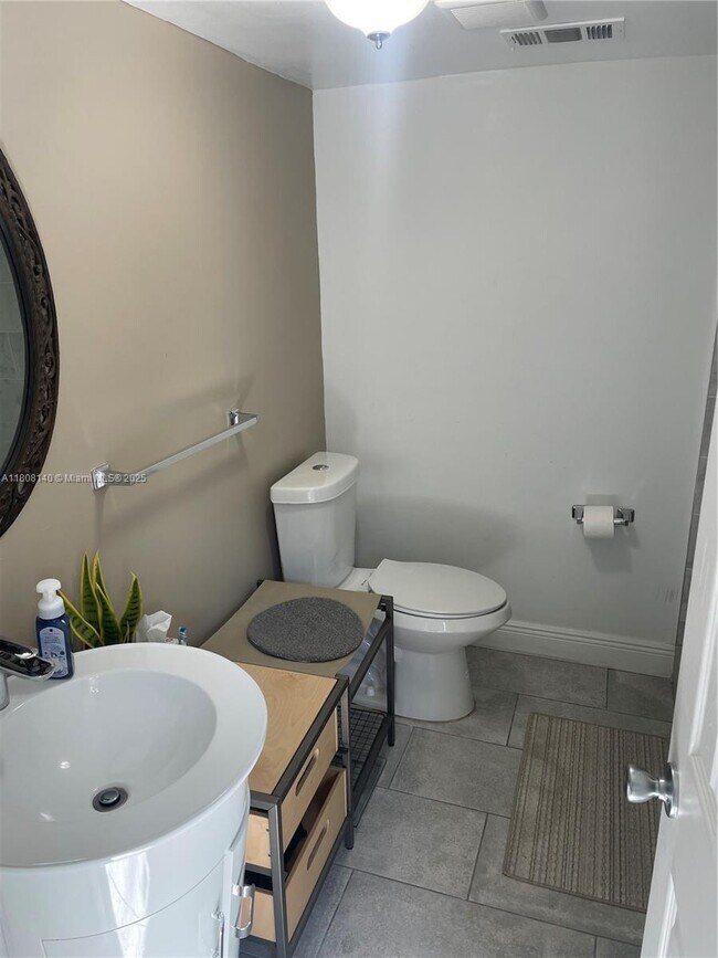 Building Photo - 5760 SW 56th St