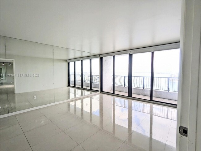 Building Photo - 555 NE 15th St