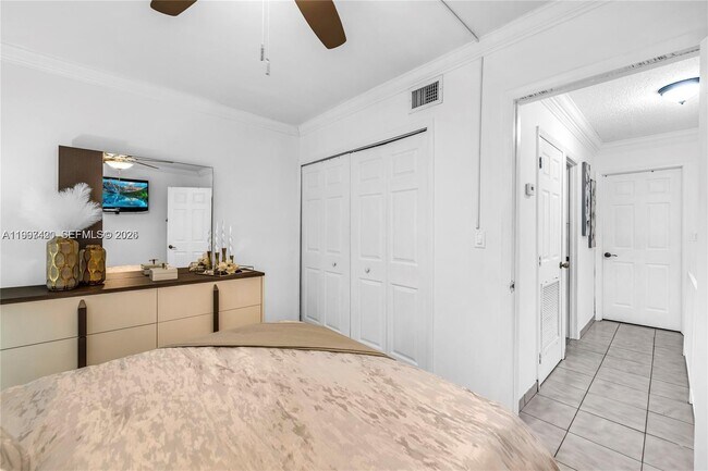 Building Photo - 1675 W 57th St