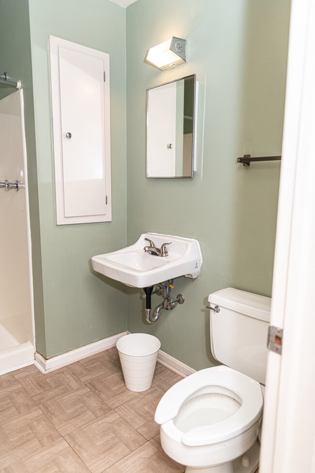 Building Photo - 116 N Union Ave