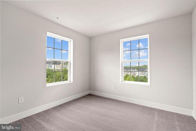 Building Photo - 518 Downswing Rd