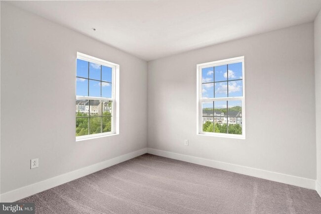 Building Photo - 7736 Meander Ct S