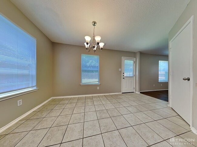 Building Photo - 33107 Cottonwood Bend