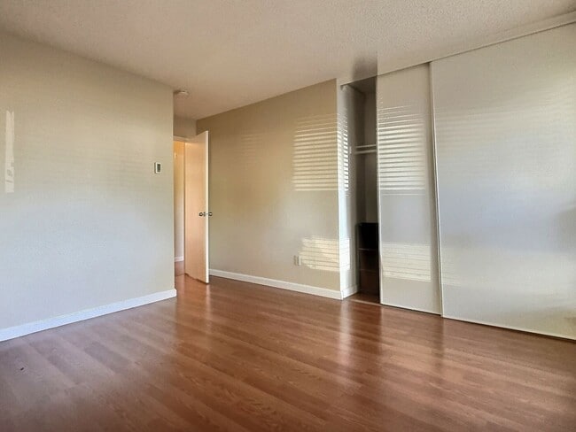 Building Photo - 3 BD/2 BA Gorgeous Pet-Friendly Home in Fa...