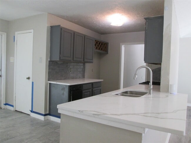 Building Photo - 2506 Portland Dr