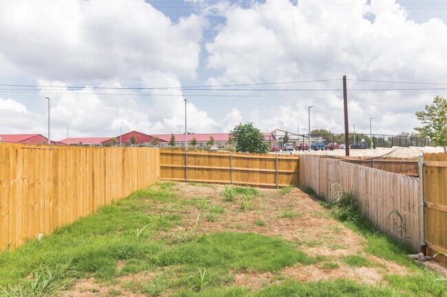 Building Photo - 206 Peruna Dr