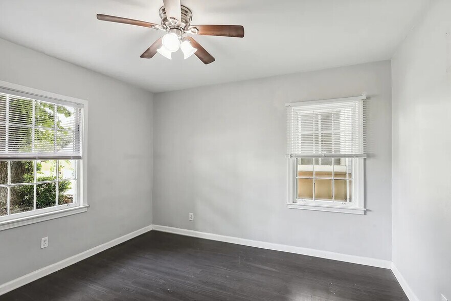 Building Photo - 1268 Eastland Rd SE