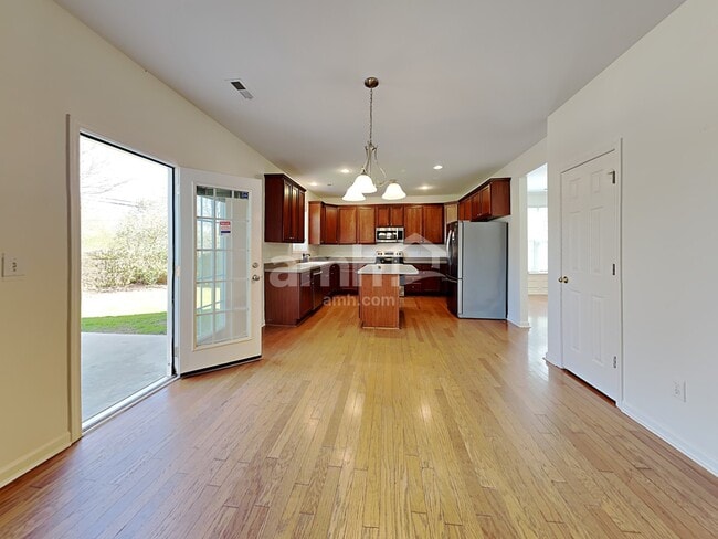 Building Photo - 8 Red Jonathan Ct