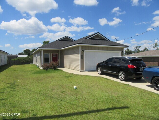 Building Photo - 2811 N Panama Ave