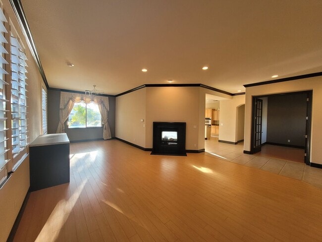 Building Photo - Lake front home in Westlake in Natomas, gated community