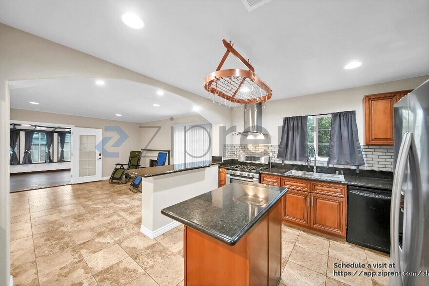 Building Photo - 2335 Logan St