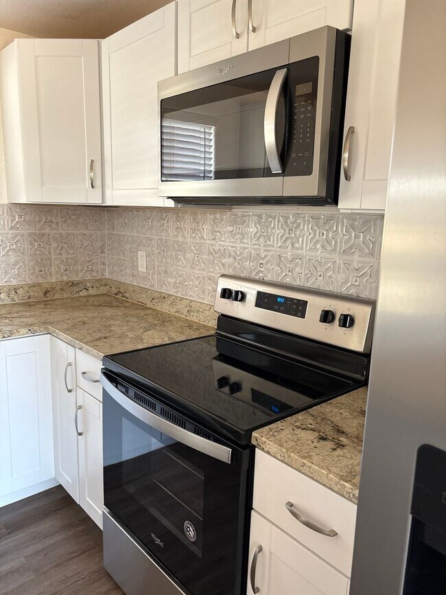 Building Photo - Great home in with great mountain views.