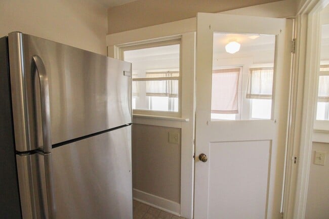 Building Photo - 2 Bedroom Bungalow Downtown SLO with Garage