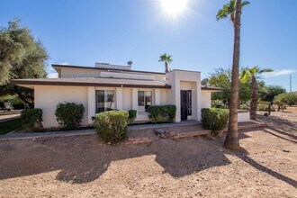 Building Photo - Beautiful single level townhome in Moon Valley!