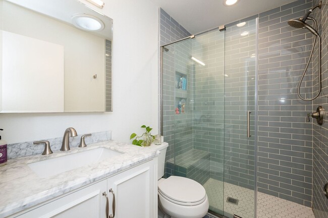 Building Photo - Charming 2bd, 1ba Condo in Mountain View