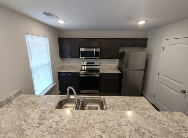 Building Photo - Move in Ready! Easy & Quick move-in process