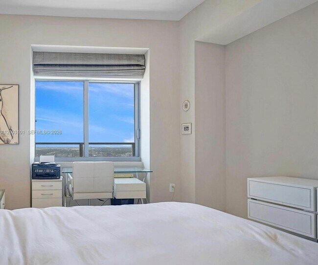 Building Photo - 1100 Biscayne Blvd