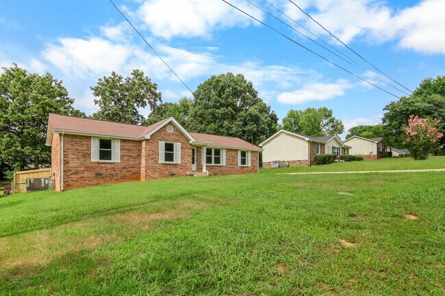 Building Photo - 931 Poppy Dr