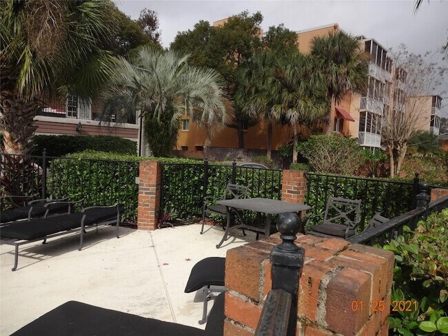 Building Photo - 1144 Delaney Ave