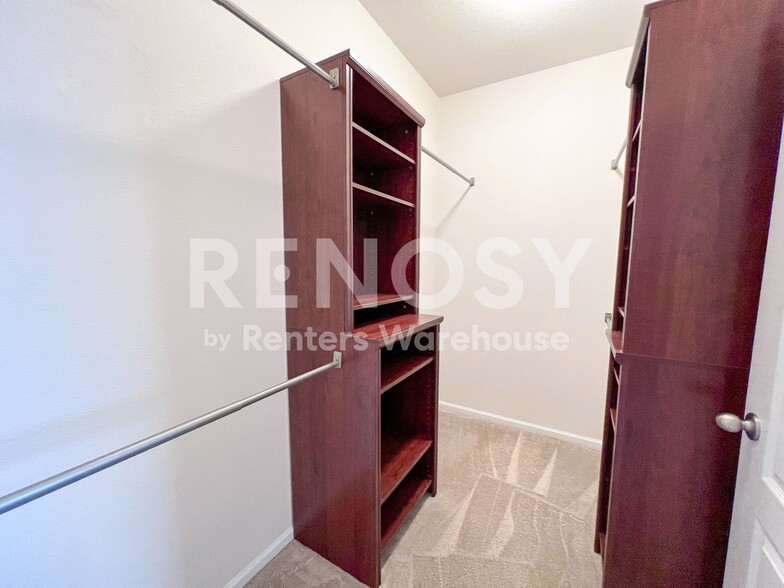 Building Photo - 25104 E Pinewood Pl