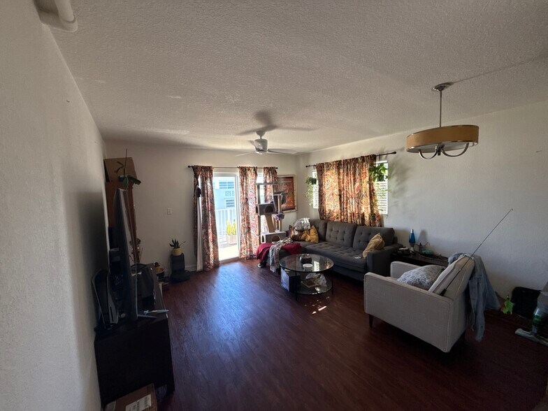 Living area - 301 Grinnell St
