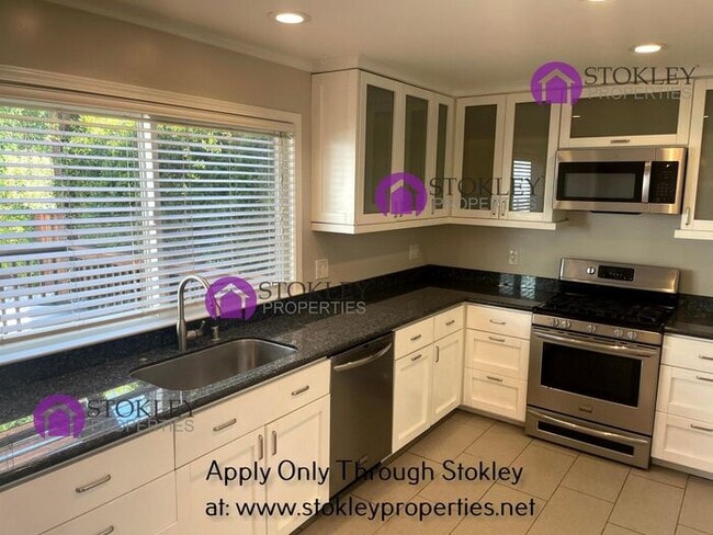 Building Photo - 1692 Oak Park Blvd