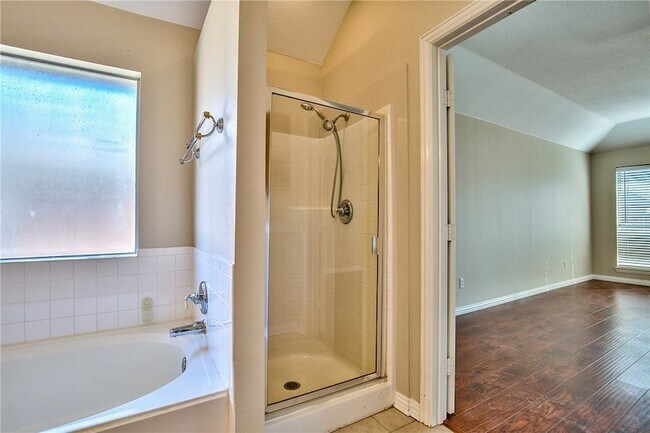 Building Photo - 4424 Maple Shade Ave