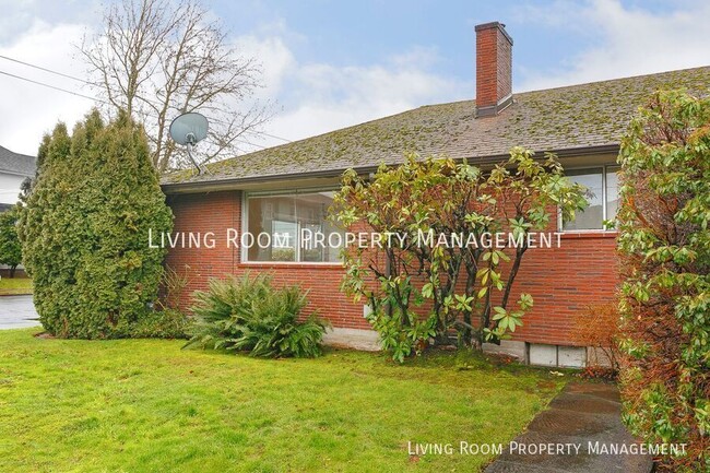 Building Photo - Mid-Century Two Bedroom in Sullivan's Gulch!