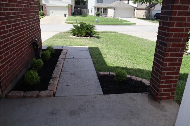 Building Photo - 11735 Rolling Stream Dr