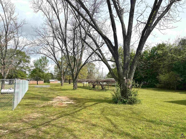 Building Photo - 482 Lake Joy Rd