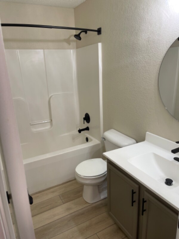 Building Photo - 208 N Pointe Ln