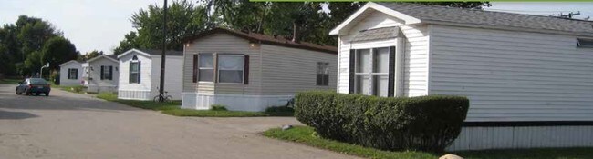 Building Photo - Willow Point