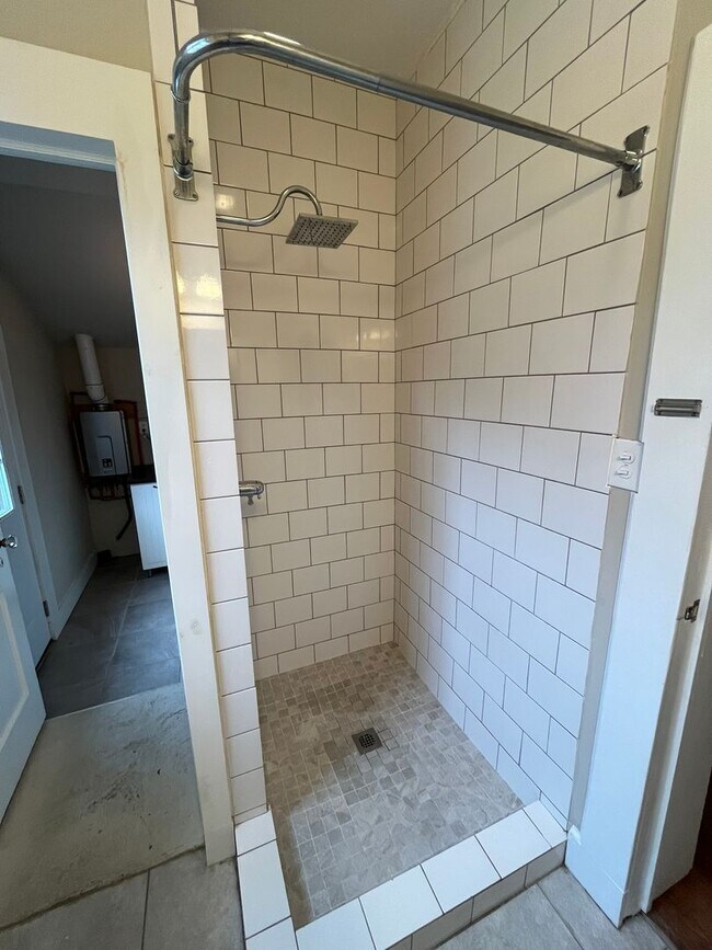 Building Photo - Blending Relaxation & Sophistication to Create the Ideal Place.